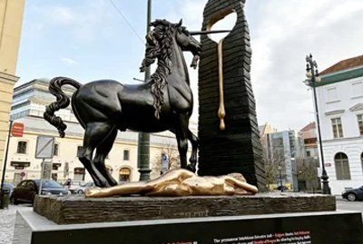 Large bespoke bronze unicorn statue for a theme park entrance, showcasing high-fidelity 3D modeling and fantasy creature casting capabilities
