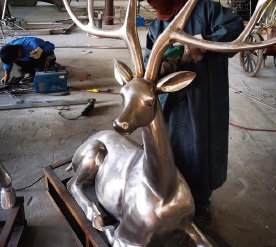 Artistic Polishing of Sculptures at Wensculp Foundry