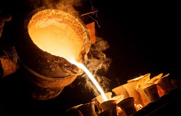 Molten bronze pouring at a professional foundry using lost-wax casting and 3D modeling for precision animal sculpture manufacturing