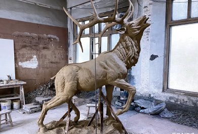 Final surface polishing of a bronze sculpture at Wensculp factory