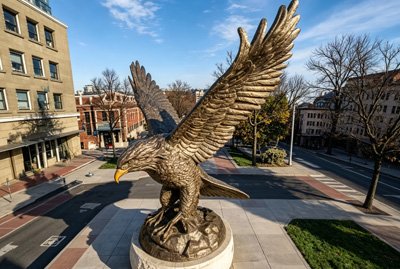 Monumental-bronze-eagle-statue-for-garden-landscapes