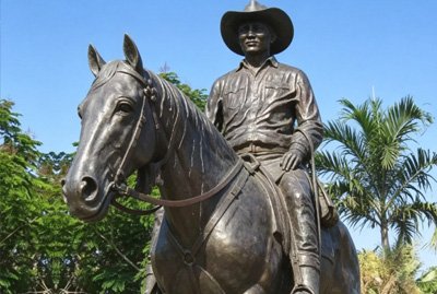Bespoke bronze equestrian statue for cultural and tourism attractions, bringing regional legends to life and elevating the visitor experience