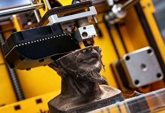 High-precision 3D printing of a bust, demonstrating Wensculp's Bespoke Fabrication from Multi-Format Designs and advanced High-Precision 3D Modeling for architectural projects.