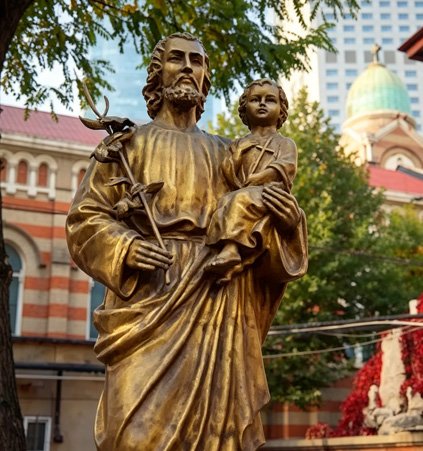 Outdoor saint statue illustrating the use of High-purity material such as silicon bronze with corrosion-resistant patination to ensure sacred works last for centuries.