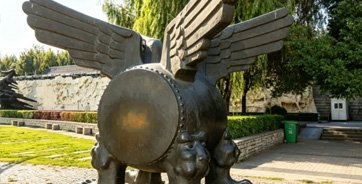 The Drum of Remonstrance—Bronze Sculpture—Approx. 3.8 meters tall—Located at the Dayu Mythology Park on the Hanyang Riverside in Wuhan, Hubei Province
