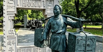 Porters on the Tea Road in Hankou – Bronze Sculpture – Located in Hankou, Wuhan, Hubei Province