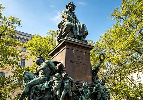 Monumental outdoor bronze statue with antique patina finish, illustrating superior material durability for landscape and municipal projects.