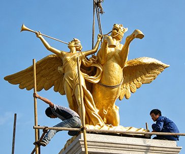 Custom fiberglass sculpture export crating and on-site installation